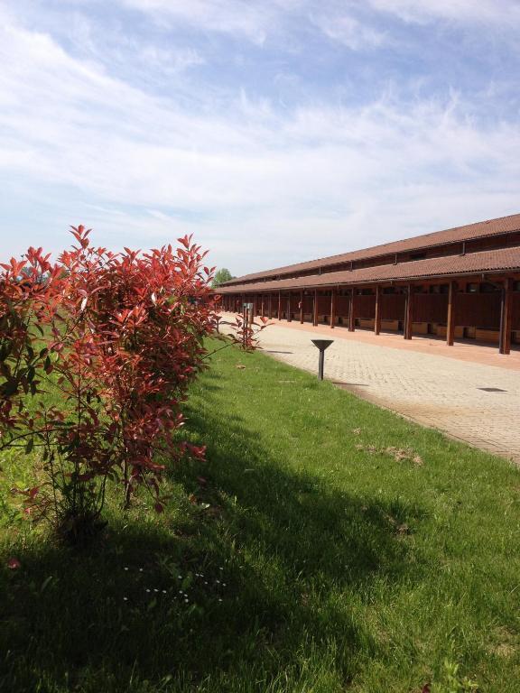 Motel 7 Laghi 카스텔레토디브란두조 외부 사진