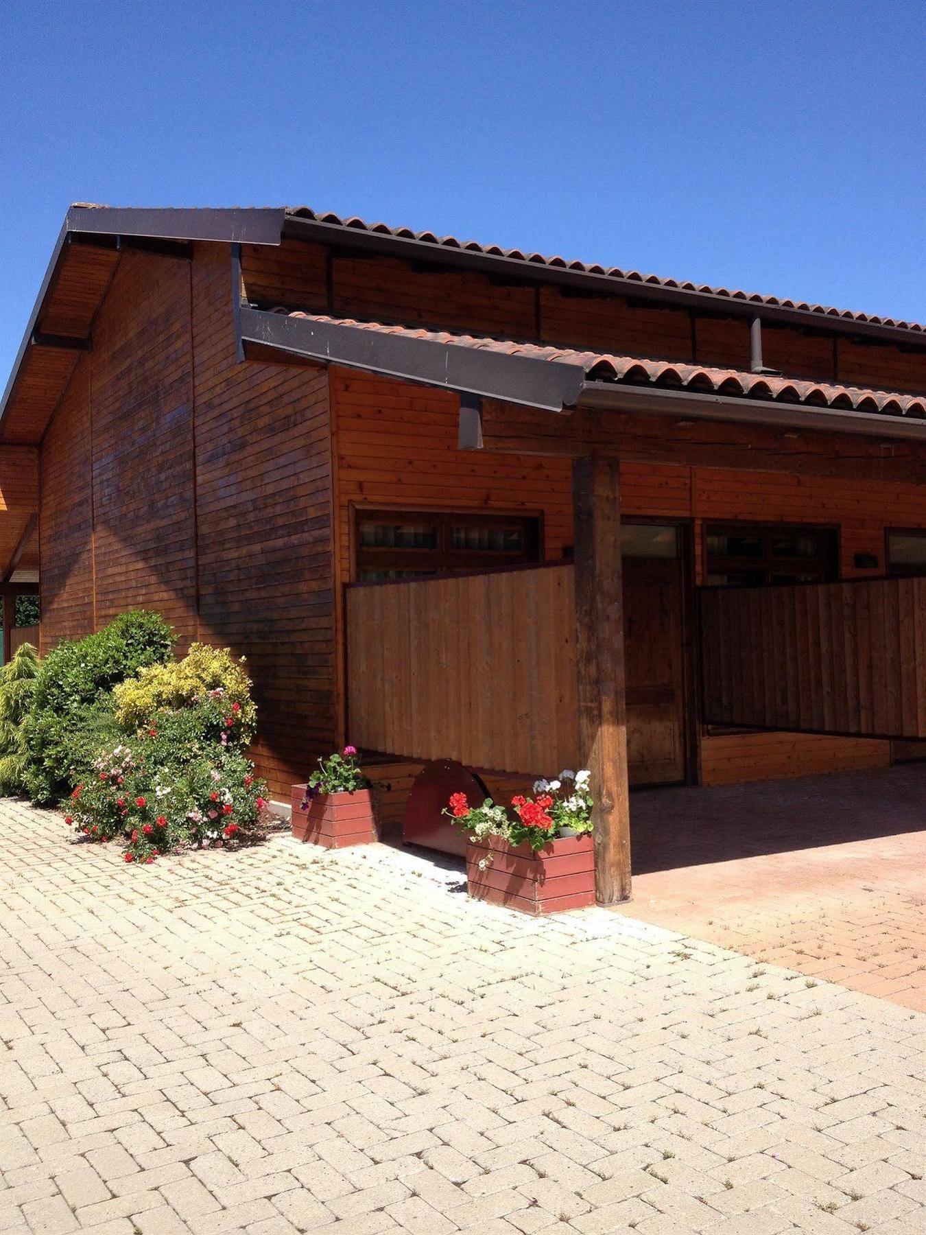Motel 7 Laghi 카스텔레토디브란두조 외부 사진