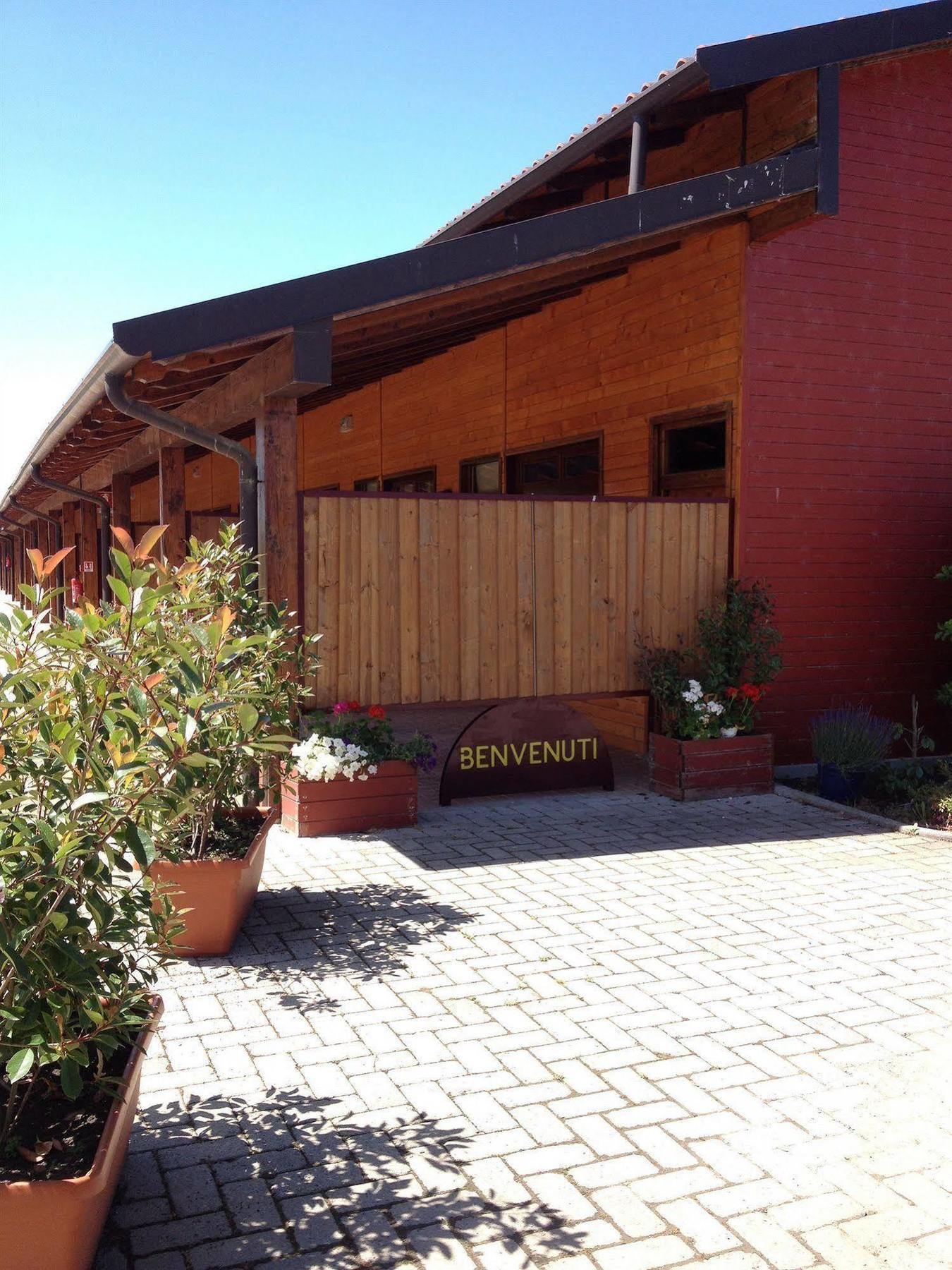 Motel 7 Laghi 카스텔레토디브란두조 외부 사진