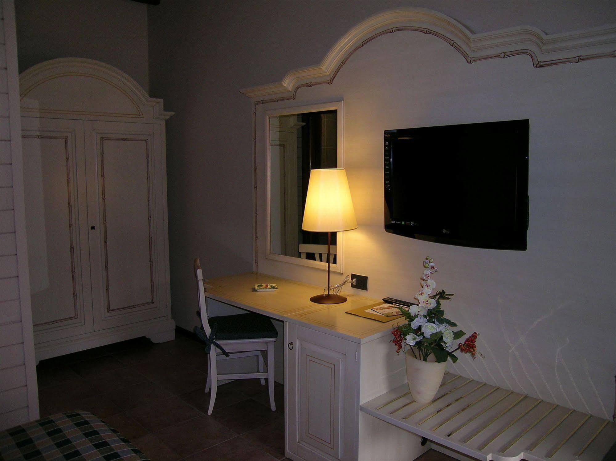 Motel 7 Laghi 카스텔레토디브란두조 외부 사진